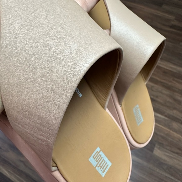 Fitflop F-MODE Leather Flatform Toe-Post
Sandals - Picture 5 of 8